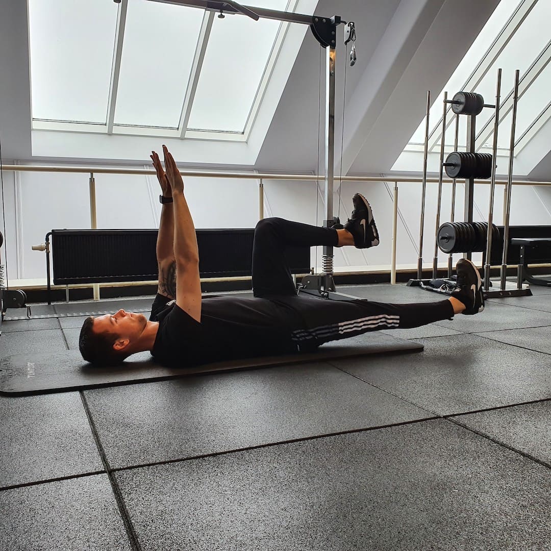 SAM Personal Training dead bug SAM Personal Training dead bug